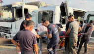 Batman'da buğday yüklü kamyon ile minibüs çarpıştı