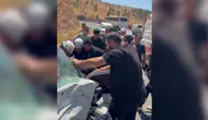 Şanlıurfa Birecik yolunda tur otobüsü ile hafif ticari araç çarpıştı