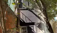 Kovancılar ilçesinde iki katlı binanın çatısı alevlere teslim oldu