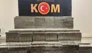 Mardin Artuklu'da şüpheli araçtan binlerce paket kaçak sigara çıktı