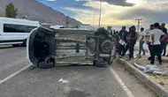 Van Gevaş yolunda iki aracın karıştığı kazada üç kişi yaralandı