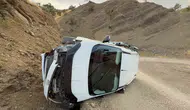 Derecik ilçesinde otomobil takla attı iki kişi yaralandı