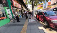 Van merkezinde kaldırım işgali yayaları trafiğin ortasına itiyor