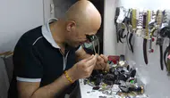 Bingöl'de üç metrekarelik dükkanda yarım asırlık saatçilik mirası