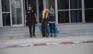 Sosyal medya fenomeni Çağla Öz adliyeye kelepçeli şekilde getirildi