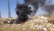 Erciş'te atık lastik yığını alevlere teslim oldu