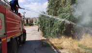 Van Özalp'te bahçede çıkan yangın korkuttu