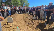 Elazığ'da cinayete kurban giden çift yan yana toprağa verildi