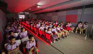 Ahlatlı çocuklar TRT sinema tırı ile beyaz perde keyfi yaşadı