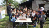 Muş'un uzak köylerinde çocukların kırtasiye sevinci