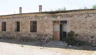 Silopi Başverimli'de tehlike yaratan metruk bina yıkılıyor