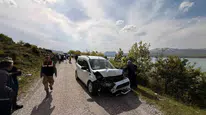 Tatvan yolunda iki araç çarpıştı 6 kişi hastaneye kaldırıldı