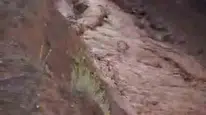 Van'ın Saray ilçesinde sel baskını yolları kapattı