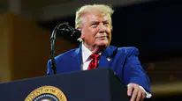 Trump'tan şaşırtan çıkış: 2028 için kolları sıvadı, sahneye şapkasıyla çıktı