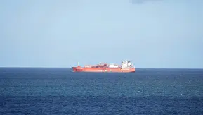 Hürmüz Boğazı’nda gerilim tırmanıyor: İran iki gemiye el koydu