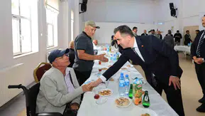 Bitlis Valisi Karakaya yaşlılarla bir araya geldi