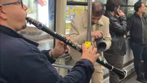 Elazığ'da belediye otobüsünde türkü ziyafeti