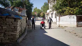 Muşlu Kadir hayırseverlerin desteğiyle akülü sandalyesine kavuştu