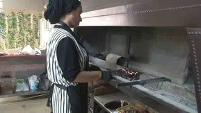 Şanlıurfa'da ciğer kebabı geleneği kadın ustalarla değişiyor