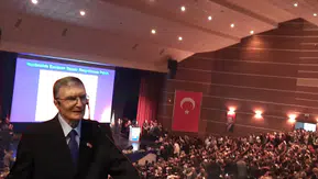 Nobel ödüllü Aziz Sancar Dicle Üniversitesi'nde: Salon doldu taştı, yüzlerce öğrenci dışarıda kaldı