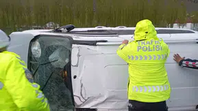 Muradiye yolunda kaza Otomobil takla attı