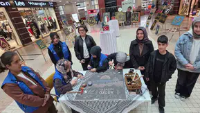 Tatvanlı gençlerden Filistin için çivili destek