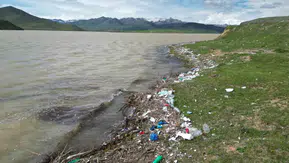 Koçköprü Barajı çöp yığınları altında kaldı