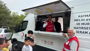 Muradiyeli çocuklar bayramı hediyelerle karşıladı