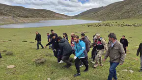 Karlıova dağlarında mahsur kalan yaralıyı kurtarma operasyonu