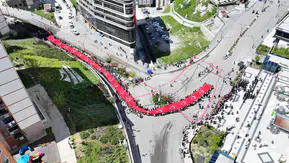 Şırnak 19 Mayıs için dev Türk bayrağıyla yürüyüşe çıktı