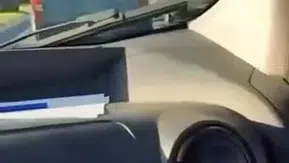 Elazığ yolunda trafiği birbirine katan sürücü kamerada