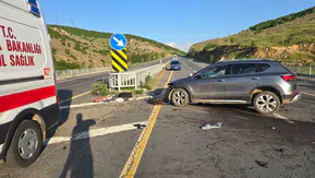Bingöl yolunda otomobil köprüye çarptı 5 kişi yaralandı