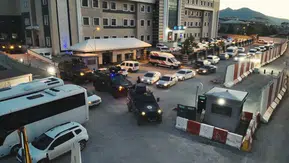 Bitlis merkezli zehir tacirlerine üç ilde şafak baskını