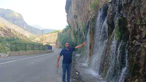 Hakkari Durankaya'da şelale su seviyesiyle görsel şölen sunuyor