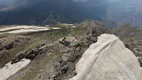 Batmanlılar 40 derece sıcakta kartopu oynuyor