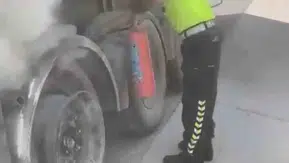 Şanlıurfa yolunda yakıt tankeri yangını son anda durduruldu