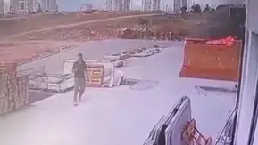 Şanlıurfa'da 33 milyon liralık yangının çıkış anı kameraya yansıdı