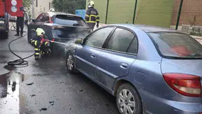 Batman merkezde park halindeki araç alevlere teslim oldu