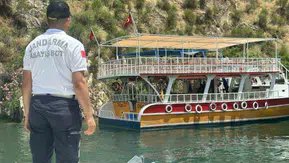 Halfeti barajında mahsur kalan elli turist kurtarıldı