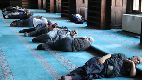 Diyarbakırda kavurucu sıcaklar turistleri tarihi camilerin serinliğine yöneltti