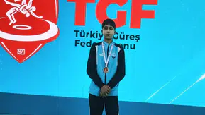 Ağrılı genç güreşçiler Türkiye şampiyonasında kürsüyü bırakmadı
