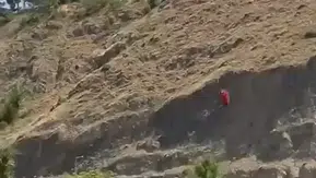 Elazığ Keban’da dağlık alanda başlayan yangın havadan müdahale ile kontrol altına alınıyor