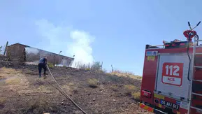 Siirt Kurtalan'da anız yangını fıstık bahçelerini küle çevirdi