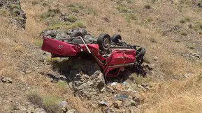 Elazığ Sivrice yolunda yangın müdahale aracı uçurumdan aşağıya devrildi