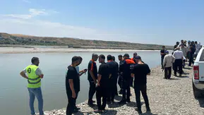 Silvan Malabadi Çayı'nda yüzen kişi akıntıya kapılarak gözden kayboldu