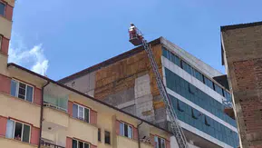 Elazığ merkezdeki bir iş yerinde çıkan baca yangını korkuttu