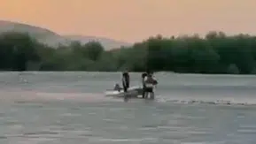 Batman Samanyolu mevkiinde yükselen suların ortasında kalan iki kişi kurtarıldı