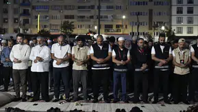 Elazığ meydanında binlerce kişi Prof. Dr. Mahmud Esad Coşan için buluştu