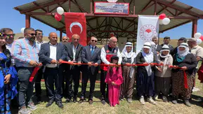 Yüksekova yaylalarında süt sağan kadınlar modern gölgeliklere kavuştu