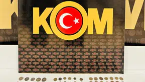 Muş polisi bir araçta onlarca tarihi sikke ve yüzük yakaladı